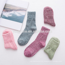 2019 Venta caliente Knit Warm Casual Wool Crew Invierno Mujer Calcetines difusos acogedores